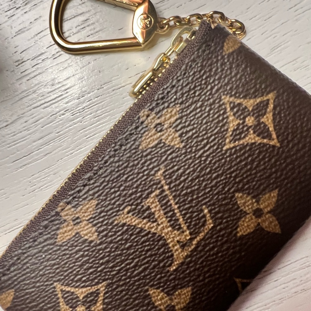 LV Key Pouch 🍓SOLD🍓 - Picture 11 of 17